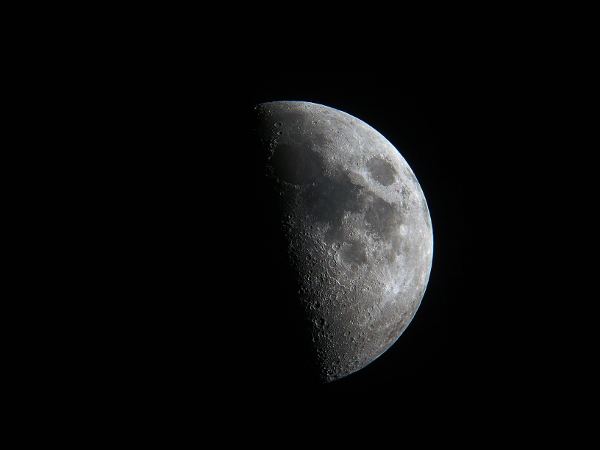 Mondaufnahme durch ein Skywatcher 200/1200 Dobson